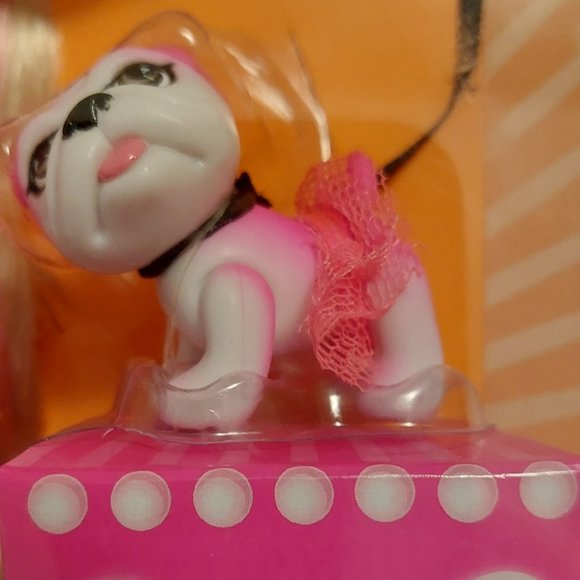 BRATZ NEON RUNWAY CHLOE - Picture 5 of 7